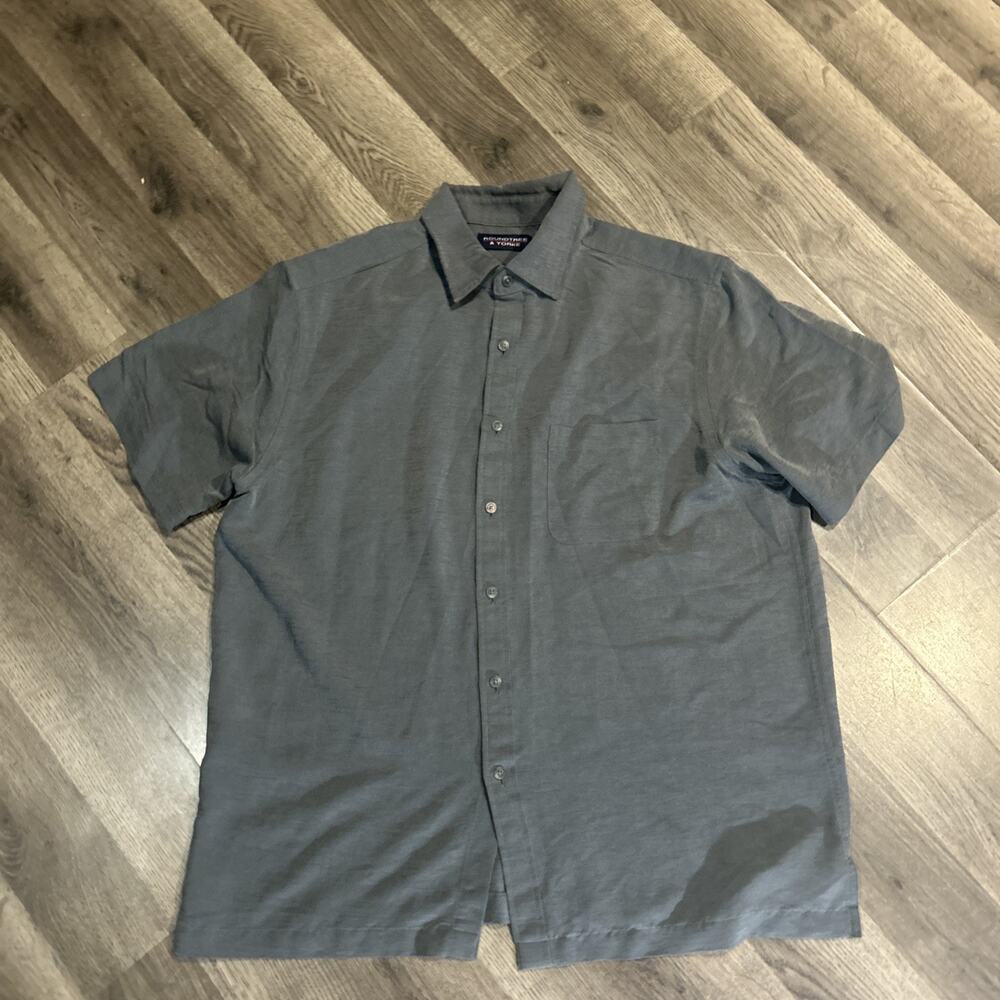 Round Tree & Yorke Men’s L Grey Short Sleeve Button Up